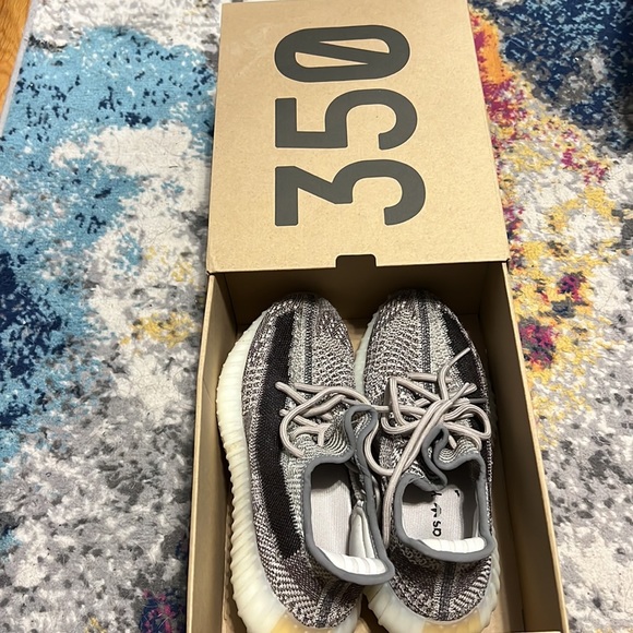 yeezys size 6.. worn once. great condition. love them but they are too big. - Picture 4 of 8